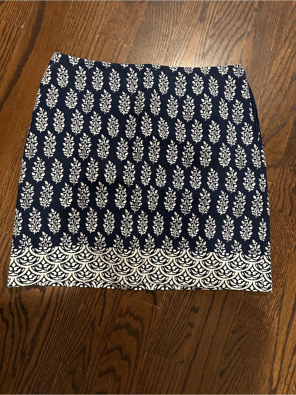 Talbots Navy Mini Skirt with White Leaf and Scallop Border